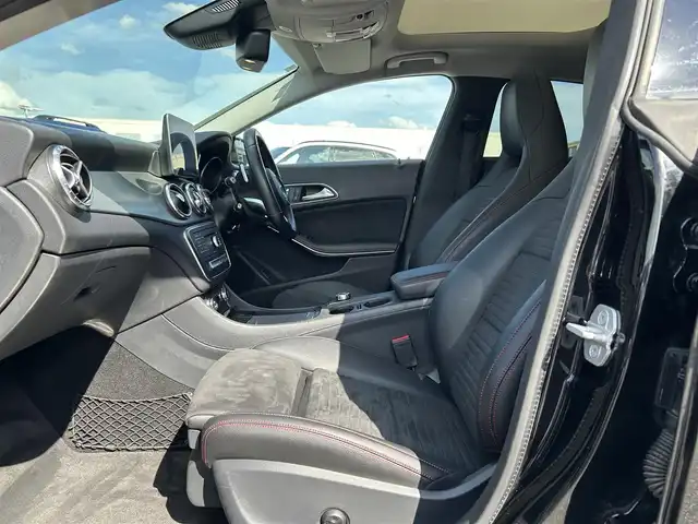 メルセデス・ベンツ ＣＬＡ１８０ Sブレイク AMG スタイル 滋賀県 2017(平29)年 5万km コスモスブラック サンルーフ/AMGプレミアムパッケージ/レーダーセーフティパッケージ/ハーフレザーシート/・前席メモリ付きパワーシート/・前席シートヒーター /harman/kardonサウンド/純正ナビ/（CD/DVD/DTV/BT）/バックカメラ/ETC/前後コーナーセンサー/純正LEDヘッドライト/純正18インチAW