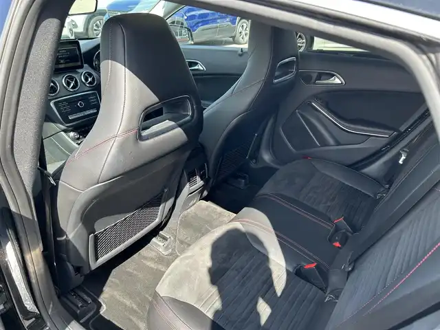 メルセデス・ベンツ ＣＬＡ１８０ Sブレイク AMG スタイル 滋賀県 2017(平29)年 5万km コスモスブラック サンルーフ/AMGプレミアムパッケージ/レーダーセーフティパッケージ/ハーフレザーシート/・前席メモリ付きパワーシート/・前席シートヒーター /harman/kardonサウンド/純正ナビ/（CD/DVD/DTV/BT）/バックカメラ/ETC/前後コーナーセンサー/純正LEDヘッドライト/純正18インチAW