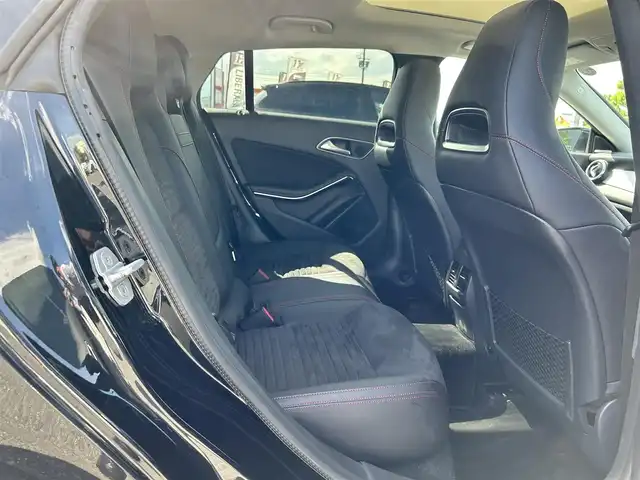メルセデス・ベンツ ＣＬＡ１８０ Sブレイク AMG スタイル 滋賀県 2017(平29)年 5万km コスモスブラック サンルーフ/AMGプレミアムパッケージ/レーダーセーフティパッケージ/ハーフレザーシート/・前席メモリ付きパワーシート/・前席シートヒーター /harman/kardonサウンド/純正ナビ/（CD/DVD/DTV/BT）/バックカメラ/ETC/前後コーナーセンサー/純正LEDヘッドライト/純正18インチAW