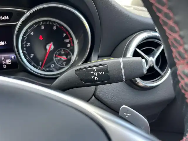 メルセデス・ベンツ ＣＬＡ１８０ Sブレイク AMG スタイル 滋賀県 2017(平29)年 5万km コスモスブラック サンルーフ/AMGプレミアムパッケージ/レーダーセーフティパッケージ/ハーフレザーシート/・前席メモリ付きパワーシート/・前席シートヒーター /harman/kardonサウンド/純正ナビ/（CD/DVD/DTV/BT）/バックカメラ/ETC/前後コーナーセンサー/純正LEDヘッドライト/純正18インチAW