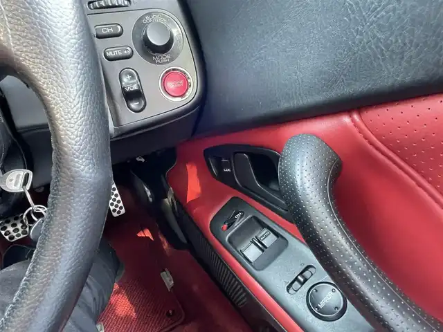 ホンダ Ｓ２０００ 埼玉県 2000(平12)年 6.9万km シルバーストーンメタリック ETC/社外CDプレイヤー(カロッツェリア)/社外オーディオ(カロッツェリア)/社外エアロ(F・S・R)(C-WEST)/車高調(TEIN)/MOMOステアリング/社外17インチAW(RAYS)(センターキャップなし)/ミラー型レーダー探知機(ASSURA)/Defi2連メーター/社外テールランプ/純正部品(サス・テールランプ・ステアリング)/純正16インチAW(F205/55/R16・R225/55/R16)/HIDヘッドライト/スペアタイヤ/保証書/取扱説明書/記録簿H12、R1、R3、R5