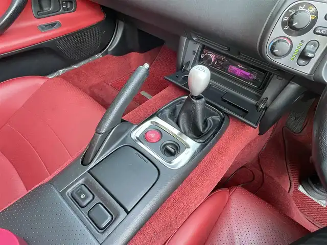 ホンダ Ｓ２０００ 埼玉県 2000(平12)年 6.9万km シルバーストーンメタリック ETC/社外CDプレイヤー(カロッツェリア)/社外オーディオ(カロッツェリア)/社外エアロ(F・S・R)(C-WEST)/車高調(TEIN)/MOMOステアリング/社外17インチAW(RAYS)(センターキャップなし)/ミラー型レーダー探知機(ASSURA)/Defi2連メーター/社外テールランプ/純正部品(サス・テールランプ・ステアリング)/純正16インチAW(F205/55/R16・R225/55/R16)/HIDヘッドライト/スペアタイヤ/保証書/取扱説明書/記録簿H12、R1、R3、R5