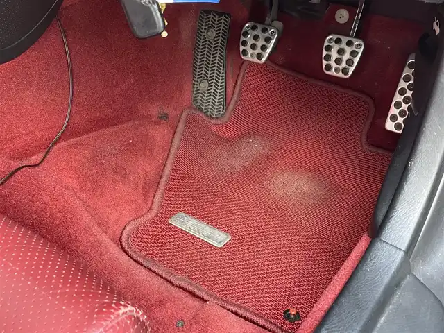 ホンダ Ｓ２０００ 埼玉県 2000(平12)年 6.9万km シルバーストーンメタリック ETC/社外CDプレイヤー(カロッツェリア)/社外オーディオ(カロッツェリア)/社外エアロ(F・S・R)(C-WEST)/車高調(TEIN)/MOMOステアリング/社外17インチAW(RAYS)(センターキャップなし)/ミラー型レーダー探知機(ASSURA)/Defi2連メーター/社外テールランプ/純正部品(サス・テールランプ・ステアリング)/純正16インチAW(F205/55/R16・R225/55/R16)/HIDヘッドライト/スペアタイヤ/保証書/取扱説明書/記録簿H12、R1、R3、R5