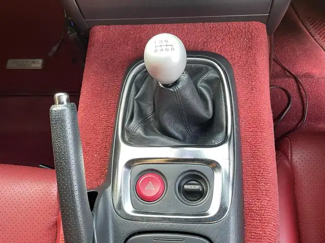 ホンダ Ｓ２０００ 埼玉県 2000(平12)年 6.9万km シルバーストーンメタリック ETC/社外CDプレイヤー(カロッツェリア)/社外オーディオ(カロッツェリア)/社外エアロ(F・S・R)(C-WEST)/車高調(TEIN)/MOMOステアリング/社外17インチAW(RAYS)(センターキャップなし)/ミラー型レーダー探知機(ASSURA)/Defi2連メーター/社外テールランプ/純正部品(サス・テールランプ・ステアリング)/純正16インチAW(F205/55/R16・R225/55/R16)/HIDヘッドライト/スペアタイヤ/保証書/取扱説明書/記録簿H12、R1、R3、R5
