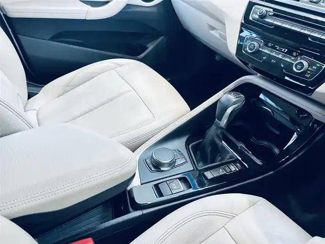 ＢＭＷ Ｘ１ xDrive 18d xライン 大阪府 2018(平30)年 2.7万km パール ベージュレザー/パワーシート/Dシートメモリ/シートヒーター/ACC/HUD/インテリジェントセーフティ/純正ナビ/バックカメラ/純正19インチAW/LEDヘッドライト/電動リアゲート/クリアランスソナー