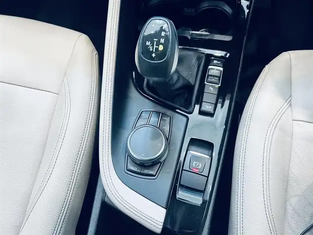 ＢＭＷ Ｘ１ xDrive 18d xライン 大阪府 2018(平30)年 2.7万km パール ベージュレザー/パワーシート/Dシートメモリ/シートヒーター/ACC/HUD/インテリジェントセーフティ/純正ナビ/バックカメラ/純正19インチAW/LEDヘッドライト/電動リアゲート/クリアランスソナー