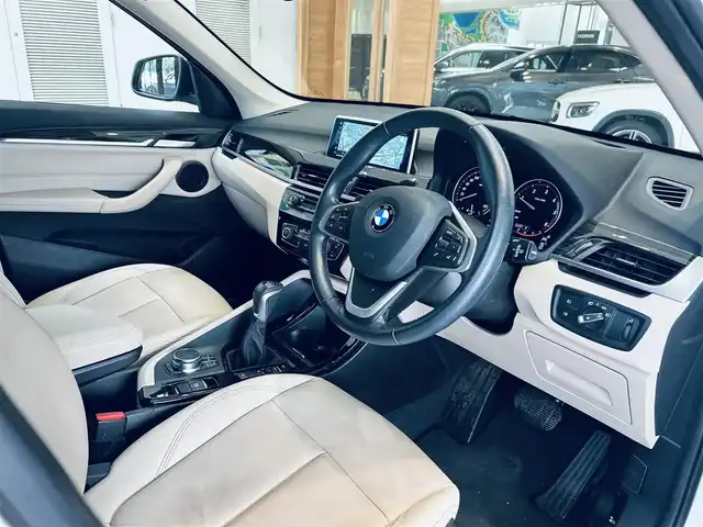 ＢＭＷ Ｘ１ xDrive 18d xライン 大阪府 2018(平30)年 2.7万km パール ベージュレザー/パワーシート/Dシートメモリ/シートヒーター/ACC/HUD/インテリジェントセーフティ/純正ナビ/バックカメラ/純正19インチAW/LEDヘッドライト/電動リアゲート/クリアランスソナー