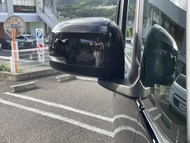 ホンダ Ｎ ＢＯＸ 長崎県 2024(令6)年 0.1万km クリスタルブラックパール ・プッシュスタート/・純正ディスプレオオーディオ（AM/FM）/・ブルートゥース/・クルーズコントロール（追従機能有）/・ハンドルスイッチ/・オートライト/・片側パワースライドドア/・横滑り防止装置/・パーキングアシスト/・ブレーキホールド/・スペアキー1本/・衝突軽減ブレーキ/・コーナーセンサー前後/・ドライブレコーダー（前方）/・レーンキープアシスト/・USB/・充電Cタイプ