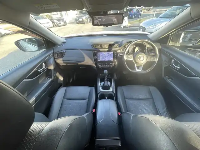 日産 エクストレイル ハイブリッド 20Xi 愛知県 2018(平30)年 14.2万km ブリリアントホワイトパール (株)IDOMが運営する【じしゃロン名古屋鳴海店】の自社ローン専用車両になりますこちらは現金またはオートローンご利用時の価格です。自社ローンご希望の方は別途その旨お申付け下さい純正ナビ（CD/DVD/Blu-ray）/全方位カメラ/デジタルインナーミラー/プロパイロット/電動パーキング/パワーバックドア/シートヒーター/ルーフレール/前方ドラレコ/純正AW車載