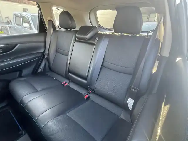 日産 エクストレイル ハイブリッド 20Xi 愛知県 2018(平30)年 14.2万km ブリリアントホワイトパール (株)IDOMが運営する【じしゃロン名古屋鳴海店】の自社ローン専用車両になりますこちらは現金またはオートローンご利用時の価格です。自社ローンご希望の方は別途その旨お申付け下さい純正ナビ（CD/DVD/Blu-ray）/全方位カメラ/デジタルインナーミラー/プロパイロット/電動パーキング/パワーバックドア/シートヒーター/ルーフレール/前方ドラレコ/純正AW車載