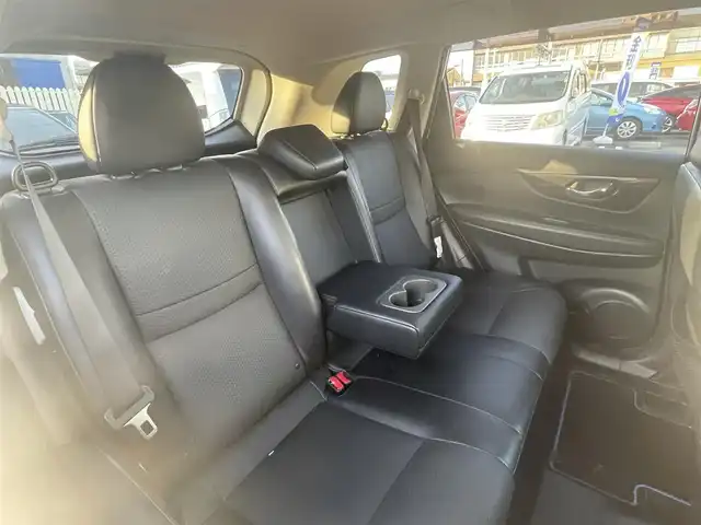 日産 エクストレイル ハイブリッド 20Xi 愛知県 2018(平30)年 14.2万km ブリリアントホワイトパール (株)IDOMが運営する【じしゃロン名古屋鳴海店】の自社ローン専用車両になりますこちらは現金またはオートローンご利用時の価格です。自社ローンご希望の方は別途その旨お申付け下さい純正ナビ（CD/DVD/Blu-ray）/全方位カメラ/デジタルインナーミラー/プロパイロット/電動パーキング/パワーバックドア/シートヒーター/ルーフレール/前方ドラレコ/純正AW車載