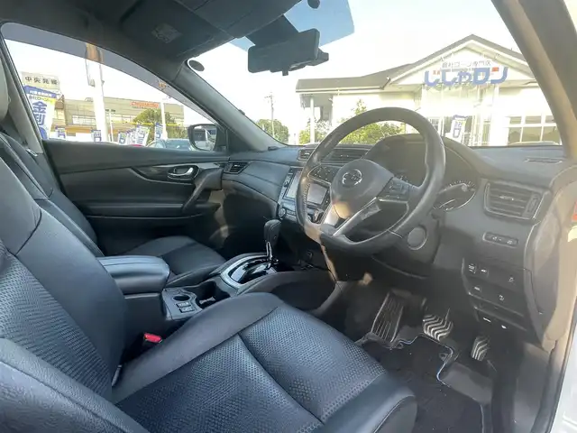 日産 エクストレイル ハイブリッド 20Xi 愛知県 2018(平30)年 14.2万km ブリリアントホワイトパール (株)IDOMが運営する【じしゃロン名古屋鳴海店】の自社ローン専用車両になりますこちらは現金またはオートローンご利用時の価格です。自社ローンご希望の方は別途その旨お申付け下さい純正ナビ（CD/DVD/Blu-ray）/全方位カメラ/デジタルインナーミラー/プロパイロット/電動パーキング/パワーバックドア/シートヒーター/ルーフレール/前方ドラレコ/純正AW車載