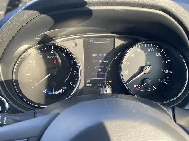 日産 エクストレイル ハイブリッド 20Xi 愛知県 2018(平30)年 14.2万km ブリリアントホワイトパール (株)IDOMが運営する【じしゃロン名古屋鳴海店】の自社ローン専用車両になりますこちらは現金またはオートローンご利用時の価格です。自社ローンご希望の方は別途その旨お申付け下さい純正ナビ（CD/DVD/Blu-ray）/全方位カメラ/デジタルインナーミラー/プロパイロット/電動パーキング/パワーバックドア/シートヒーター/ルーフレール/前方ドラレコ/純正AW車載