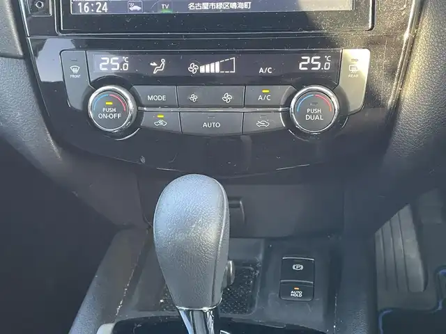 日産 エクストレイル ハイブリッド 20Xi 愛知県 2018(平30)年 14.2万km ブリリアントホワイトパール (株)IDOMが運営する【じしゃロン名古屋鳴海店】の自社ローン専用車両になりますこちらは現金またはオートローンご利用時の価格です。自社ローンご希望の方は別途その旨お申付け下さい純正ナビ（CD/DVD/Blu-ray）/全方位カメラ/デジタルインナーミラー/プロパイロット/電動パーキング/パワーバックドア/シートヒーター/ルーフレール/前方ドラレコ/純正AW車載