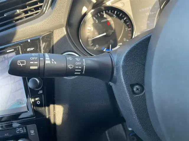 日産 エクストレイル ハイブリッド 20Xi 愛知県 2018(平30)年 14.2万km ブリリアントホワイトパール (株)IDOMが運営する【じしゃロン名古屋鳴海店】の自社ローン専用車両になりますこちらは現金またはオートローンご利用時の価格です。自社ローンご希望の方は別途その旨お申付け下さい純正ナビ（CD/DVD/Blu-ray）/全方位カメラ/デジタルインナーミラー/プロパイロット/電動パーキング/パワーバックドア/シートヒーター/ルーフレール/前方ドラレコ/純正AW車載