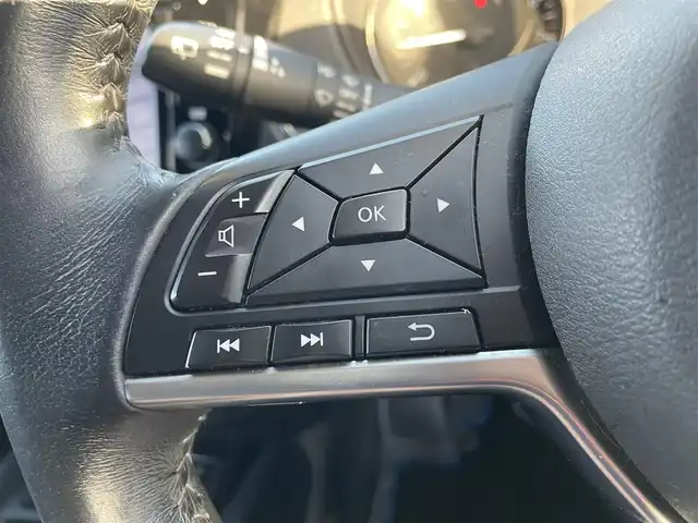 日産 エクストレイル ハイブリッド 20Xi 愛知県 2018(平30)年 14.2万km ブリリアントホワイトパール (株)IDOMが運営する【じしゃロン名古屋鳴海店】の自社ローン専用車両になりますこちらは現金またはオートローンご利用時の価格です。自社ローンご希望の方は別途その旨お申付け下さい純正ナビ（CD/DVD/Blu-ray）/全方位カメラ/デジタルインナーミラー/プロパイロット/電動パーキング/パワーバックドア/シートヒーター/ルーフレール/前方ドラレコ/純正AW車載