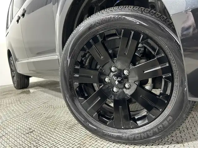 三菱 デリカＤ：５ シャモニー 大阪府 2025(令7)年 0.1千km グラファイトグレーメタリック/ブラックマイカ ミラー型全周囲カメラ　両側パワースライドドア　電動リアゲート　ハーフレザーシート　パワーシート　シートヒーター　ハンドルヒーター　BSM 衝突軽減　レーダークルーズ　スマートキー　プッシュスタート　