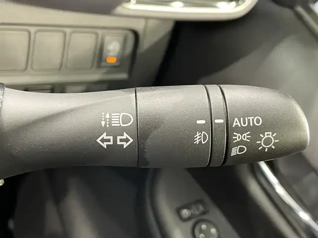 日産 セレナ ハイウェイスター V 愛知県 2021(令3)年 2万km ブリリアントホワイトパール 純正10インチナビ/（Bluetooth/AM/FM/フルセグTV）/フリップダウンモニター/衝突軽減ブレーキ/プロパイロット/両側電動スライドドア/LEDヘッドライト/ETC/バックカメラ/コーナーセンサー/レーンキープアシスト/プッシュスタートボタン/スマートキー/純正16インチＡＷ