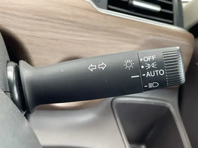 ホンダ フリード ハイブリット G ホンダセンシング 栃木県 2022(令4)年 2.5万km プラチナホワイトパール 純正ナビ(VXM-227VFNi)/(フルセグTV・Bluetooth・CD・SD・USB)/HDMI/バックカメラ/ホンダセンシング/ ・衝突軽減システム/ ・レーンキープアシスト/ ・オートクルーズコントロール/ ・後方コーナーセンサー/前後ドライブレコーダー/ビルトインETC/LEDヘッドライト/オートライト/前席シートヒーター/純正フロアマット/スマートキー/スペアキー1本/ドアバイザー