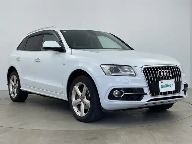 アウディ Ｑ５ 2．0 TFSI クワトロ Sライン 鹿児島県 2016(平28)年 8.7万km グレイシアホワイトメタリック 純正SDナビ/(BT/CD/DVD/AM/FM/フルセグTV)/衝突軽減ブレーキ/ダウンヒルアシストコントロール/クルーズコントロール/レーンキープアシスト/パワーシート/シートメモリー/電動パーキングブレーキ/オートブレーキホールド/パドルシフト/パワーバックドア/アイドリングストップ/4WD/ETC/バックカメラ/純正19インチアルミホイール/純正フロアマット/保証書/取扱説明書