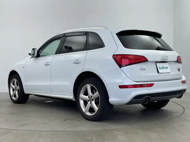 アウディ Ｑ５ 2．0 TFSI クワトロ Sライン 鹿児島県 2016(平28)年 8.7万km グレイシアホワイトメタリック 純正SDナビ/(BT/CD/DVD/AM/FM/フルセグTV)/衝突軽減ブレーキ/ダウンヒルアシストコントロール/クルーズコントロール/レーンキープアシスト/パワーシート/シートメモリー/電動パーキングブレーキ/オートブレーキホールド/パドルシフト/パワーバックドア/アイドリングストップ/4WD/ETC/バックカメラ/純正19インチアルミホイール/純正フロアマット/保証書/取扱説明書