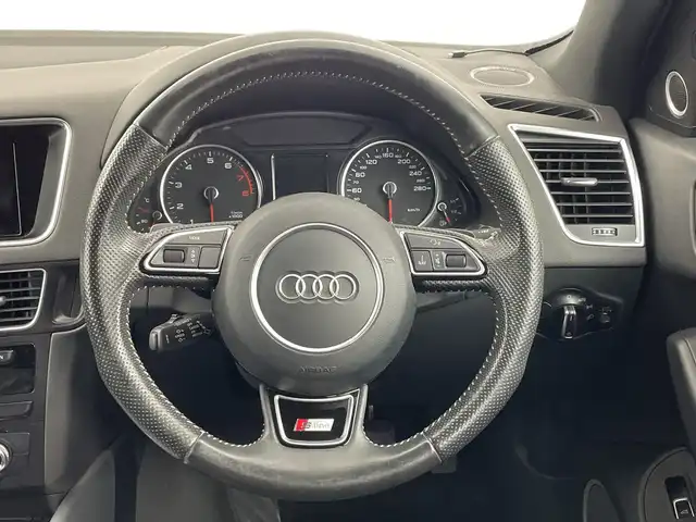 アウディ Ｑ５ 2．0 TFSI クワトロ Sライン 鹿児島県 2016(平28)年 8.7万km グレイシアホワイトメタリック 純正SDナビ/(BT/CD/DVD/AM/FM/フルセグTV)/衝突軽減ブレーキ/ダウンヒルアシストコントロール/クルーズコントロール/レーンキープアシスト/パワーシート/シートメモリー/電動パーキングブレーキ/オートブレーキホールド/パドルシフト/パワーバックドア/アイドリングストップ/4WD/ETC/バックカメラ/純正19インチアルミホイール/純正フロアマット/保証書/取扱説明書