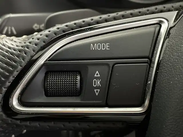 アウディ Ｑ５ 2．0 TFSI クワトロ Sライン 鹿児島県 2016(平28)年 8.7万km グレイシアホワイトメタリック 純正SDナビ/(BT/CD/DVD/AM/FM/フルセグTV)/衝突軽減ブレーキ/ダウンヒルアシストコントロール/クルーズコントロール/レーンキープアシスト/パワーシート/シートメモリー/電動パーキングブレーキ/オートブレーキホールド/パドルシフト/パワーバックドア/アイドリングストップ/4WD/ETC/バックカメラ/純正19インチアルミホイール/純正フロアマット/保証書/取扱説明書