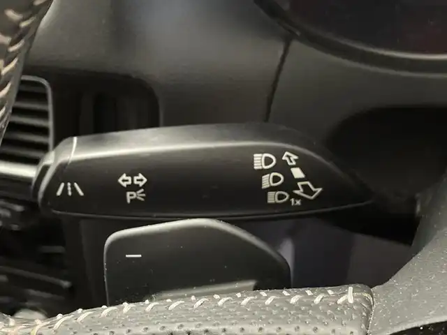 アウディ Ｑ５ 2．0 TFSI クワトロ Sライン 鹿児島県 2016(平28)年 8.7万km グレイシアホワイトメタリック 純正SDナビ/(BT/CD/DVD/AM/FM/フルセグTV)/衝突軽減ブレーキ/ダウンヒルアシストコントロール/クルーズコントロール/レーンキープアシスト/パワーシート/シートメモリー/電動パーキングブレーキ/オートブレーキホールド/パドルシフト/パワーバックドア/アイドリングストップ/4WD/ETC/バックカメラ/純正19インチアルミホイール/純正フロアマット/保証書/取扱説明書