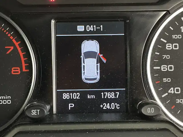 アウディ Ｑ５ 2．0 TFSI クワトロ Sライン 鹿児島県 2016(平28)年 8.7万km グレイシアホワイトメタリック 純正SDナビ/(BT/CD/DVD/AM/FM/フルセグTV)/衝突軽減ブレーキ/ダウンヒルアシストコントロール/クルーズコントロール/レーンキープアシスト/パワーシート/シートメモリー/電動パーキングブレーキ/オートブレーキホールド/パドルシフト/パワーバックドア/アイドリングストップ/4WD/ETC/バックカメラ/純正19インチアルミホイール/純正フロアマット/保証書/取扱説明書