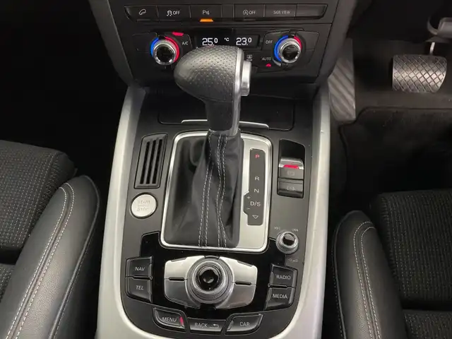 アウディ Ｑ５ 2．0 TFSI クワトロ Sライン 鹿児島県 2016(平28)年 8.7万km グレイシアホワイトメタリック 純正SDナビ/(BT/CD/DVD/AM/FM/フルセグTV)/衝突軽減ブレーキ/ダウンヒルアシストコントロール/クルーズコントロール/レーンキープアシスト/パワーシート/シートメモリー/電動パーキングブレーキ/オートブレーキホールド/パドルシフト/パワーバックドア/アイドリングストップ/4WD/ETC/バックカメラ/純正19インチアルミホイール/純正フロアマット/保証書/取扱説明書