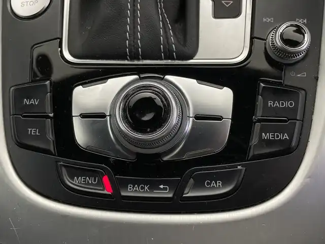 アウディ Ｑ５ 2．0 TFSI クワトロ Sライン 鹿児島県 2016(平28)年 8.7万km グレイシアホワイトメタリック 純正SDナビ/(BT/CD/DVD/AM/FM/フルセグTV)/衝突軽減ブレーキ/ダウンヒルアシストコントロール/クルーズコントロール/レーンキープアシスト/パワーシート/シートメモリー/電動パーキングブレーキ/オートブレーキホールド/パドルシフト/パワーバックドア/アイドリングストップ/4WD/ETC/バックカメラ/純正19インチアルミホイール/純正フロアマット/保証書/取扱説明書