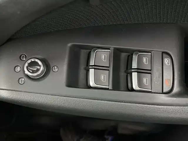 アウディ Ｑ５ 2．0 TFSI クワトロ Sライン 鹿児島県 2016(平28)年 8.7万km グレイシアホワイトメタリック 純正SDナビ/(BT/CD/DVD/AM/FM/フルセグTV)/衝突軽減ブレーキ/ダウンヒルアシストコントロール/クルーズコントロール/レーンキープアシスト/パワーシート/シートメモリー/電動パーキングブレーキ/オートブレーキホールド/パドルシフト/パワーバックドア/アイドリングストップ/4WD/ETC/バックカメラ/純正19インチアルミホイール/純正フロアマット/保証書/取扱説明書