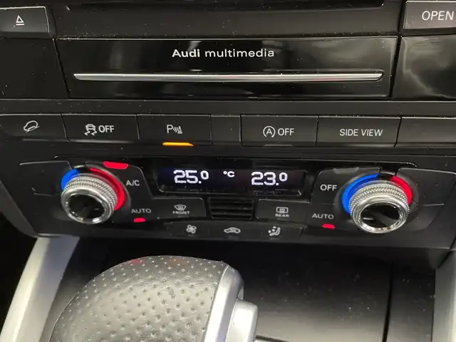 アウディ Ｑ５ 2．0 TFSI クワトロ Sライン 鹿児島県 2016(平28)年 8.7万km グレイシアホワイトメタリック 純正SDナビ/(BT/CD/DVD/AM/FM/フルセグTV)/衝突軽減ブレーキ/ダウンヒルアシストコントロール/クルーズコントロール/レーンキープアシスト/パワーシート/シートメモリー/電動パーキングブレーキ/オートブレーキホールド/パドルシフト/パワーバックドア/アイドリングストップ/4WD/ETC/バックカメラ/純正19インチアルミホイール/純正フロアマット/保証書/取扱説明書