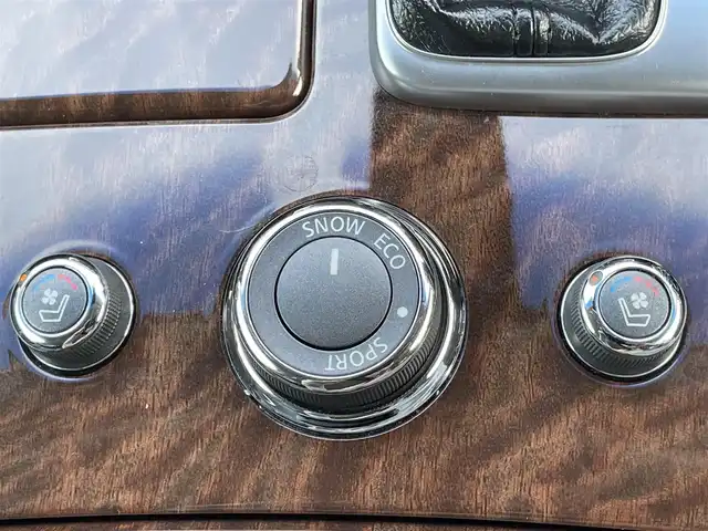 日産 フーガ 250GT タイプP 群馬県 2010(平22)年 7万km クリスタルホワイトパール 純正HDDナビ/　　Bluetooth/フルセグ/CD/DVD/    FM/AM/AUX/セーフティシールドパッケージ/クルーズコントロール/BLITZ車高調/バックカメラ/サイドカメラ/オートライト/レザーシート/全席パワーシート/全席シートヒーター/前席エアーシート/ビルドインETC/スマートキー2本