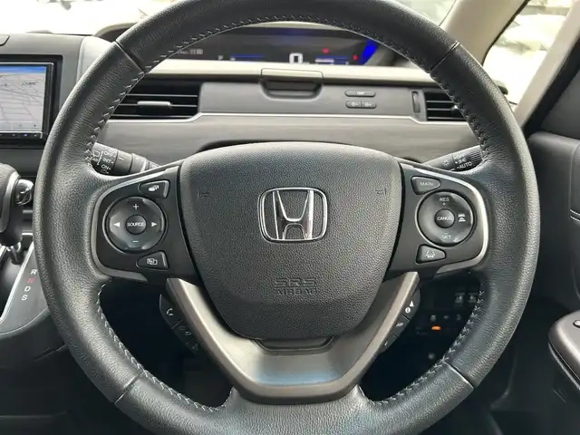 ホンダ フリード G ホンダセンシング 群馬県 2022(令4)年 3.8万km プラチナホワイトパール Sパッケージ/ナビ装着用スペシャルパッケージ/カロッツェリアナビ/CD・DVD・SD/Bluetooth・フルセグTV/10.2型フリップダウンモニター/両側パワースライドドア/バックカメラ/前後ドライブレコーダー/ビルトインETC/前席シートヒーター/クルーズコントロール/横滑り防止装置/レーンキープアシスト/衝突軽減ブレーキ/アイドリングストップ/純正アルミホイール/LEDヘッドライト/オートリトラミラー/センターテーブル/取説・保証書/スマートキー×2