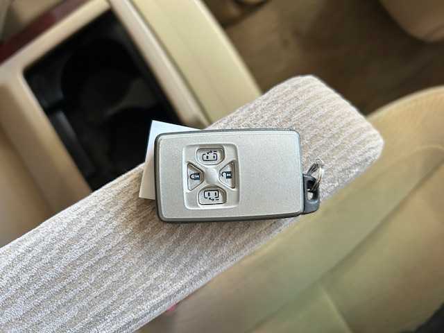 トヨタ ヴェルファイア 2．4V 宮城県 2009(平21)年 18万km ホワイトパールクリスタルシャイン 純正ナビ/AM/FM/BT/CD/DVD/AUX/ワンセグTV/バックカメラ/社外フリップダウンモニター/前席パワーシート/オットマン/両側パワースライドドア/ステアリングスイッチ/MTモード搭載/コーナーセンサー/クルーズコントロール/横滑り防止装置/衝突被害軽減システム/純正フロアマット/ウィンカードアミラー/プッシュスタート/保証書・記録簿・取扱説明書