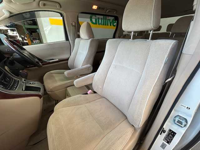 トヨタ ヴェルファイア 2．4V 宮城県 2009(平21)年 18万km ホワイトパールクリスタルシャイン 純正ナビ/AM/FM/BT/CD/DVD/AUX/ワンセグTV/バックカメラ/社外フリップダウンモニター/前席パワーシート/オットマン/両側パワースライドドア/ステアリングスイッチ/MTモード搭載/コーナーセンサー/クルーズコントロール/横滑り防止装置/衝突被害軽減システム/純正フロアマット/ウィンカードアミラー/プッシュスタート/保証書・記録簿・取扱説明書