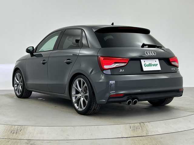 アウディ Ａ１ SB 1.4TFSI シリンダーオンデマンドスポーツ 奈良県 2016(平28)年 2.4万km ナノグレー/フロレットシルバーM 純正ナビ/（CD＆DVD＆BT）/オートライト/HIDライト/フォグランプ/ドライブアシスト/スマートキー/プッシュスタート/純正アルミホイール/アイドリングストップ/ABS/横滑り防止装置