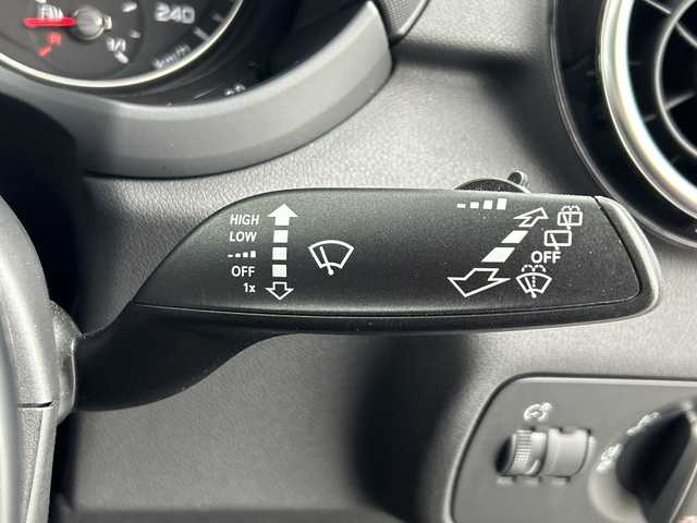 アウディ Ａ１ SB 1.4TFSI シリンダーオンデマンドスポーツ 奈良県 2016(平28)年 2.4万km ナノグレー/フロレットシルバーM 純正ナビ/（CD＆DVD＆BT）/オートライト/HIDライト/フォグランプ/ドライブアシスト/スマートキー/プッシュスタート/純正アルミホイール/アイドリングストップ/ABS/横滑り防止装置