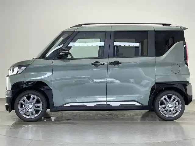 三菱 デリカミニ T プレミアム 愛知県 2025(令7)年 0.1万km未満 Ｄグリーン 届出済未使用車　純正９型ディスプレイ　カープレイ対応　デジタルインナーミラー　マイパイロット　全方位カメラ　パドルシフト　ハーフレザー　シートヒーター　サイドデカール　衝突軽減装置　追従クルコン　車線逸脱　誤発進抑制　ＬＥＤオートライト　フォグランプ　禁煙車/T　PREMIUM　9型ディスプレイオーディオ/（121/330）/サイドデカール/（33/440）