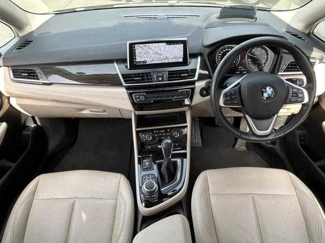 ＢＭＷ ２１８ｄ アクティブツアラー ラグジュアリー 埼玉県 2020(令2)年 5.2万km メディテラニアンブルー ベージュ革シート　/純正ナビ　/ＨＵＤ　/Ｂｌｕｅｔｏｏｔｈ接続　/バックカメラ　/パワーシート　/シートヒーター　/ドラレコ　/ＥＴＣ　/電動リアゲート　/ＬＥＤヘッドライト　/インテリジェントセーフティ