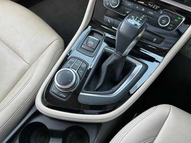 ＢＭＷ ２１８ｄ アクティブツアラー ラグジュアリー 埼玉県 2020(令2)年 5.2万km メディテラニアンブルー ベージュ革シート　/純正ナビ　/ＨＵＤ　/Ｂｌｕｅｔｏｏｔｈ接続　/バックカメラ　/パワーシート　/シートヒーター　/ドラレコ　/ＥＴＣ　/電動リアゲート　/ＬＥＤヘッドライト　/インテリジェントセーフティ