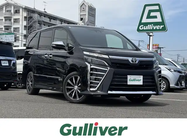 トヨタ ヴォクシー ZS 煌 大分県 2018(平30)年 7万km ブラック ・純正ナビ(CD.DVD.SD.BT)/・バックカメラ/・フルセグテレビ/・フリップダウンモニター/・プリクラッシュセーフティ/・両側パワースライドドア/・オートハイビーム/・ETC/・ドライブレコーダー/・ステアリングリモコン/・クルーズコントロール/・スマートキー