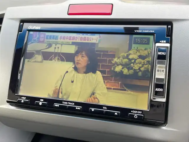 ホンダ フリード ハイブリット ジャストセレクション 埼玉県 2012(平24)年 13.6万km プレミアムホワイトパール /ワンオーナー//純正メモリナビ//ワンセグTV//バックカメラ//CD/DVD//両側パワースライドドア//クルーズコントロール//ETC//スマートキー//キセノン//ハーフレザーシート//革巻きステアリング//Wエアバッグ//ABS//横滑り防止装置//オートライト//Fフォグランプ//プライバシーガラス//ドアバイザー//純正15インチAW//新車時保証書//取扱説明書//ナビ取説
