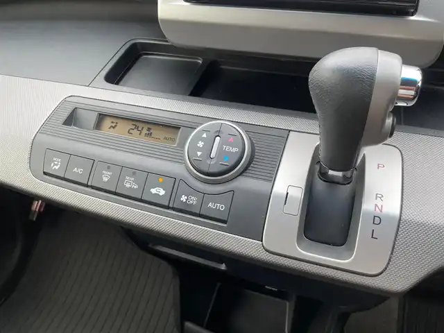 ホンダ フリード ハイブリット ジャストセレクション 埼玉県 2012(平24)年 13.6万km プレミアムホワイトパール /ワンオーナー//純正メモリナビ//ワンセグTV//バックカメラ//CD/DVD//両側パワースライドドア//クルーズコントロール//ETC//スマートキー//キセノン//ハーフレザーシート//革巻きステアリング//Wエアバッグ//ABS//横滑り防止装置//オートライト//Fフォグランプ//プライバシーガラス//ドアバイザー//純正15インチAW//新車時保証書//取扱説明書//ナビ取説