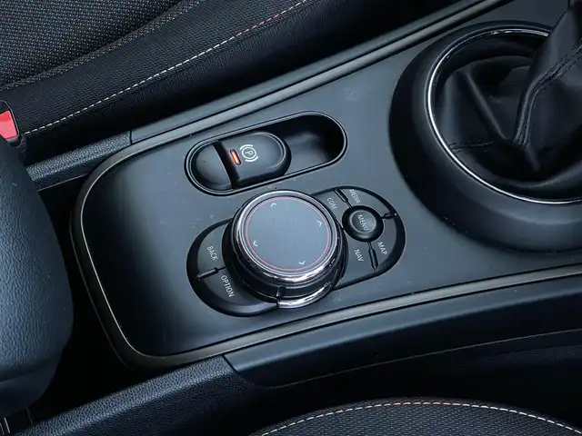 ＭＩＮＩ ミニ クロスオーバー クーパー D オール4 山梨県 2018(平30)年 4.3万km メルティングシルバーM 純正HDDナビ/Bluetooth/バックカメラ/社外TVチューナー/PDC/インテリジェントセーフティ/ACC/電動テールゲート/シートヒーター/ETC/規格外純正17インチAW