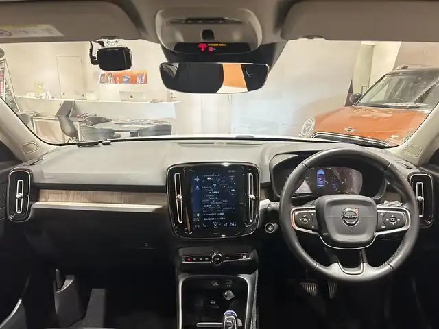 ボルボ ＸＣ４０ T5 AWD インスクリプション 道央・札幌 2019(令1)年 5.5万km クリスタルホワイトP 電動パノラマガラスサンルーフ/harman/kardonサラウンド/インテリセーフ/　・CitySafety/　・ACC/　・BLIS/　・LKA/　・CTA/　・LCMA/　・パーキングアシストパイロット/純正HDDナビ/フルセグTV/USB/Bluetooth/360°カメラ/LEDヘッドライト/本革シート/シートヒーター/パワーテールゲート