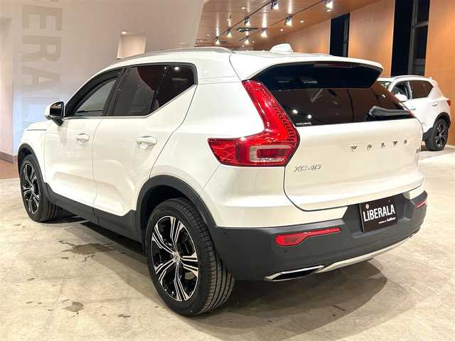 ボルボ ＸＣ４０ T5 AWD インスクリプション 道央・札幌 2019(令1)年 5.5万km クリスタルホワイトP 電動パノラマガラスサンルーフ/harman/kardonサラウンド/インテリセーフ/　・CitySafety/　・ACC/　・BLIS/　・LKA/　・CTA/　・LCMA/　・パーキングアシストパイロット/純正HDDナビ/フルセグTV/USB/Bluetooth/360°カメラ/LEDヘッドライト/本革シート/シートヒーター/パワーテールゲート