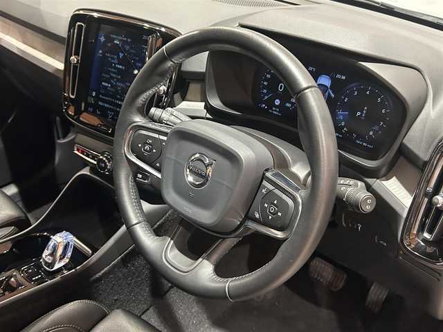 ボルボ ＸＣ４０ T5 AWD インスクリプション 道央・札幌 2019(令1)年 5.5万km クリスタルホワイトP 電動パノラマガラスサンルーフ/harman/kardonサラウンド/インテリセーフ/　・CitySafety/　・ACC/　・BLIS/　・LKA/　・CTA/　・LCMA/　・パーキングアシストパイロット/純正HDDナビ/フルセグTV/USB/Bluetooth/360°カメラ/LEDヘッドライト/本革シート/シートヒーター/パワーテールゲート