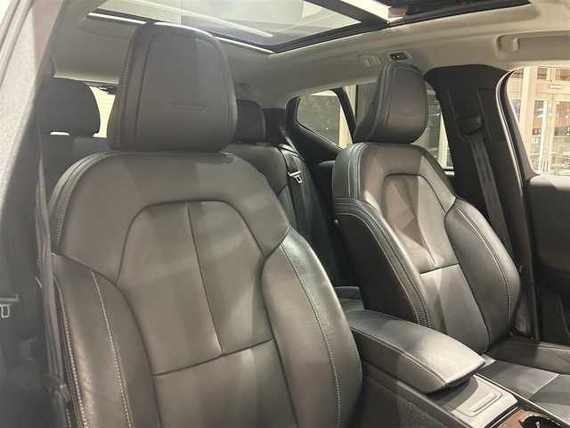 ボルボ ＸＣ４０ T5 AWD インスクリプション 道央・札幌 2019(令1)年 5.5万km クリスタルホワイトP 電動パノラマガラスサンルーフ/harman/kardonサラウンド/インテリセーフ/　・CitySafety/　・ACC/　・BLIS/　・LKA/　・CTA/　・LCMA/　・パーキングアシストパイロット/純正HDDナビ/フルセグTV/USB/Bluetooth/360°カメラ/LEDヘッドライト/本革シート/シートヒーター/パワーテールゲート